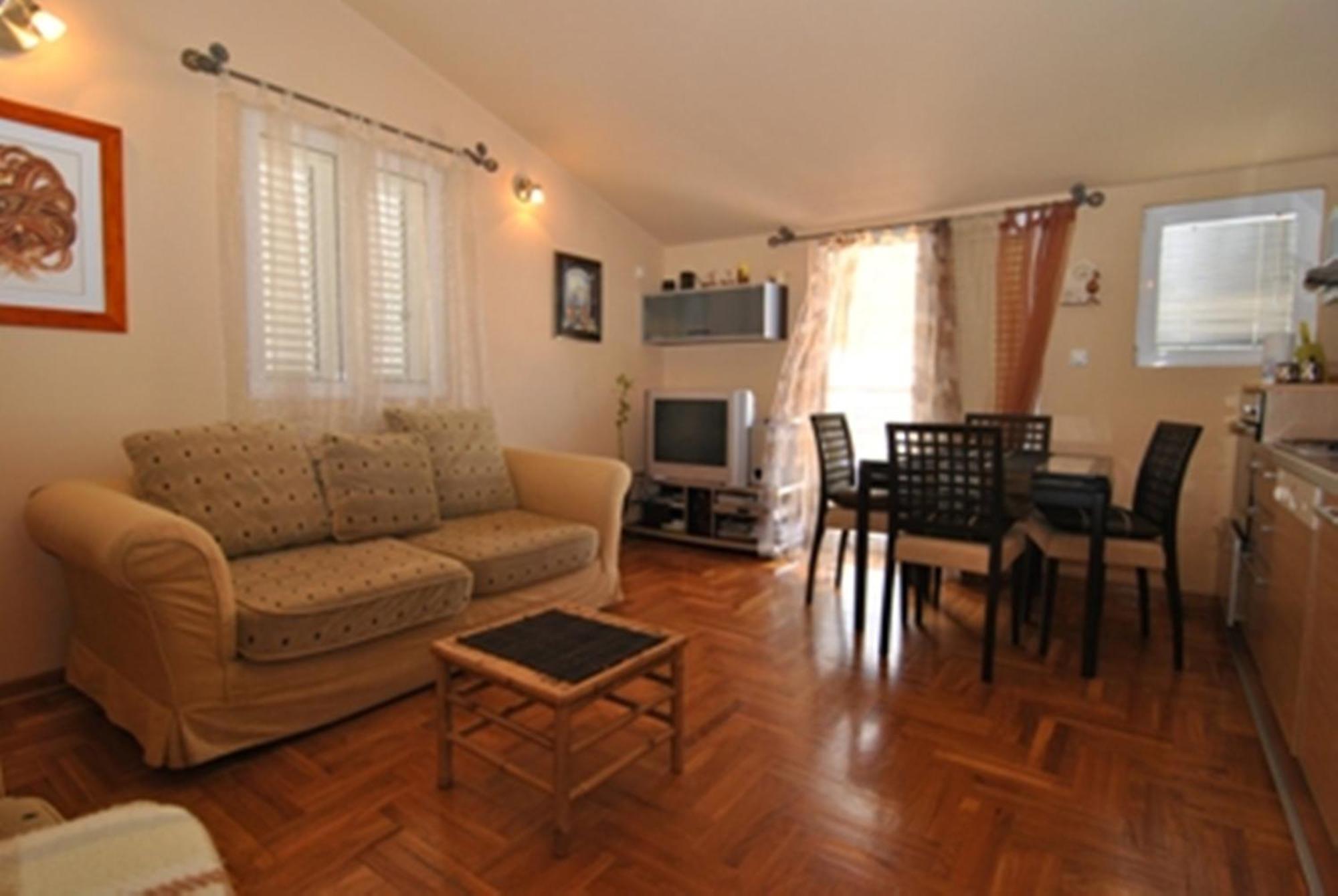 Rossa Apartment